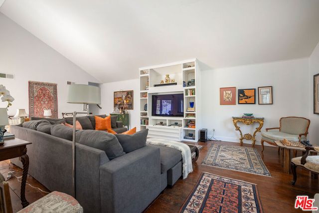 1647 N Beverly Glen Boulevard, Los Angeles, CA 90077