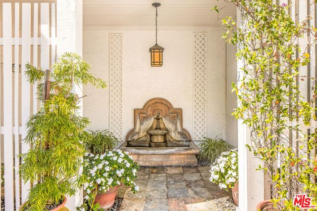 1647 N Beverly Glen Boulevard, Los Angeles, CA 90077