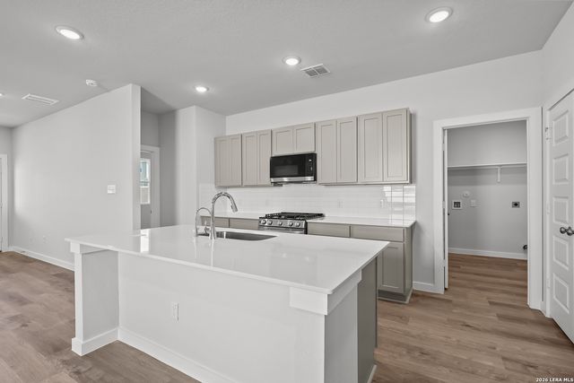 5515 Franklin Hills, Von Ormy, TX 78073