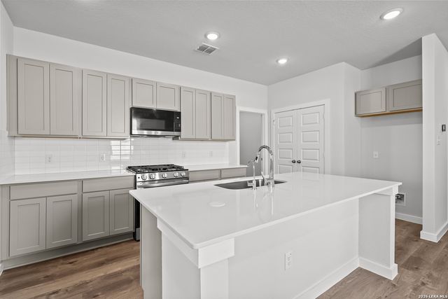 5515 Franklin Hills, Von Ormy, TX 78073