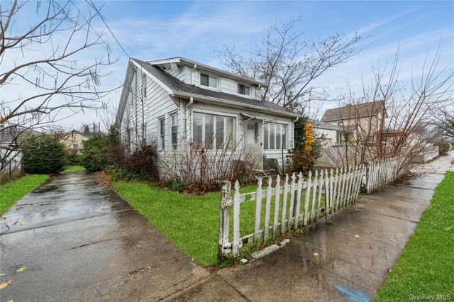 188 Woodside Avenue, Freeport, NY 11520