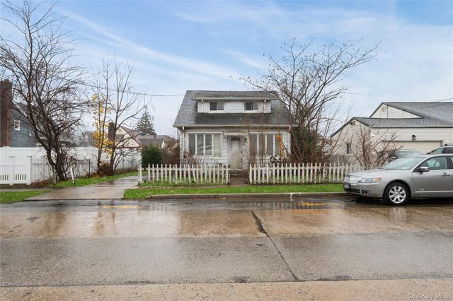 188 Woodside Avenue, Freeport, NY 11520