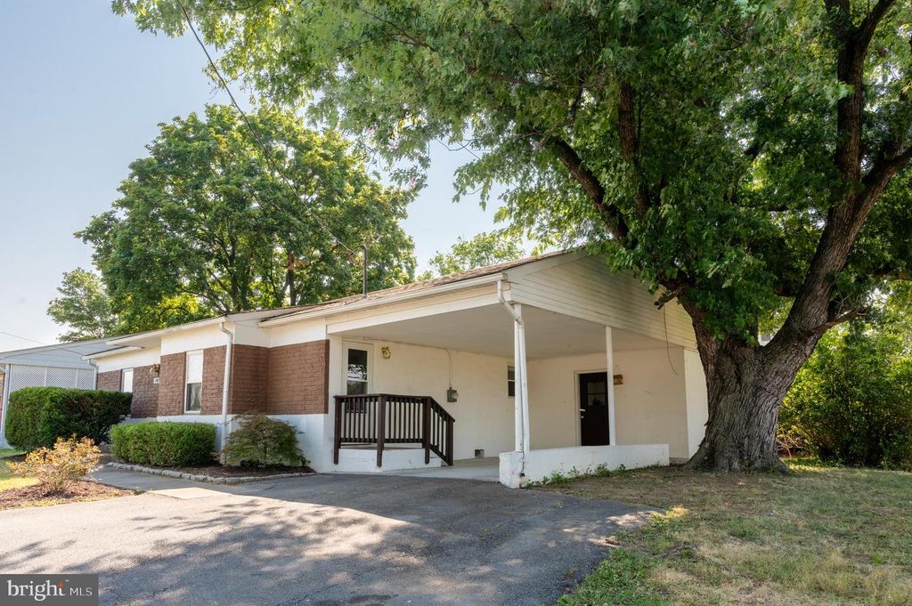 108 MARTIN DR, Winchester, VA 22602