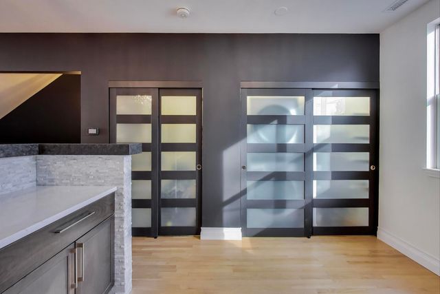 6951 N Western Avenue F, Chicago, IL 60645