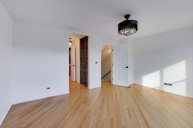 6951 N Western Avenue F, Chicago, IL 60645