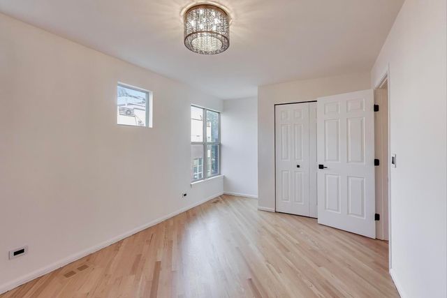 6951 N Western Avenue F, Chicago, IL 60645