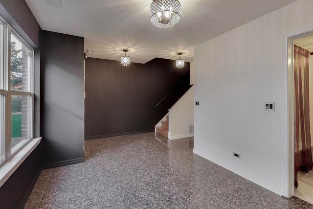 6951 N Western Avenue F, Chicago, IL 60645