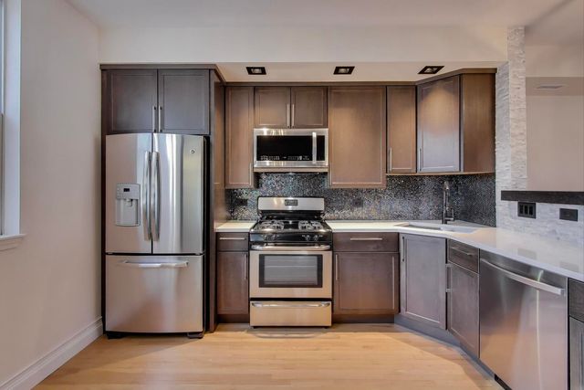 6951 N Western Avenue F, Chicago, IL 60645
