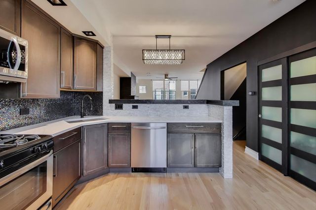 6951 N Western Avenue F, Chicago, IL 60645