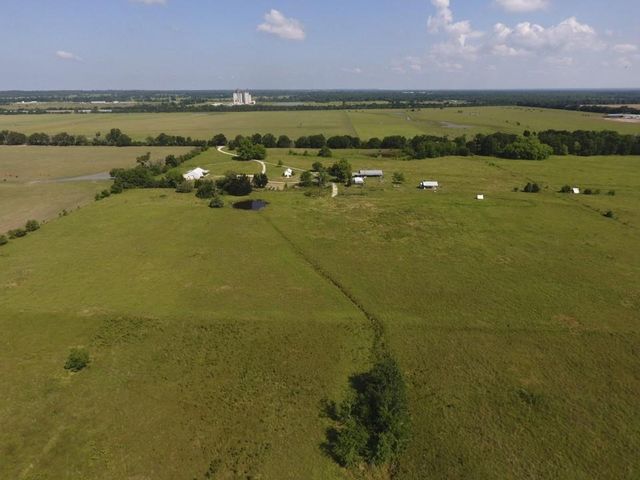 8698 County Road 239, Oakwood, TX 75855