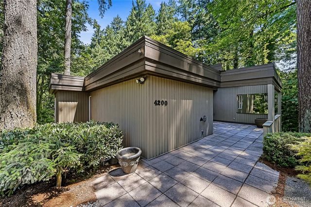 4200 W Lake Sammamish Parkway SE, Bellevue, WA 98008