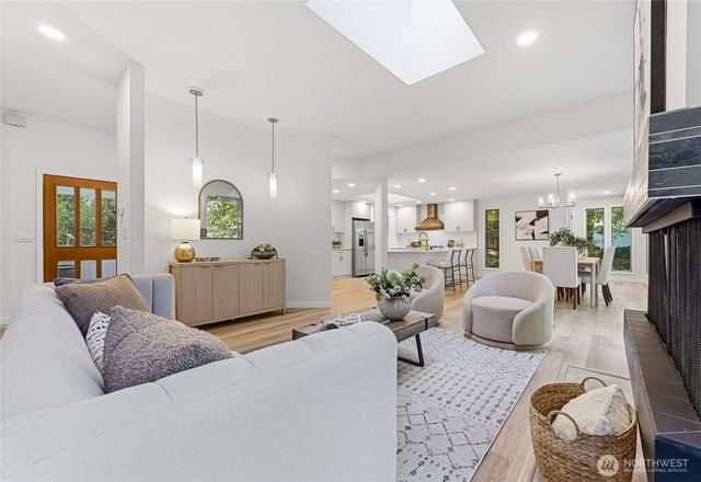 4200 W Lake Sammamish Parkway SE, Bellevue, WA 98008