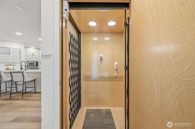 4200 W Lake Sammamish Parkway SE, Bellevue, WA 98008
