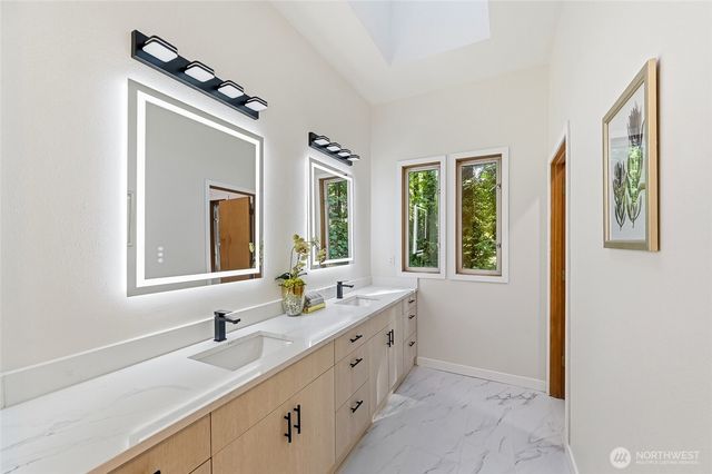 4200 W Lake Sammamish Parkway SE, Bellevue, WA 98008