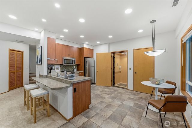 4200 W Lake Sammamish Parkway SE, Bellevue, WA 98008