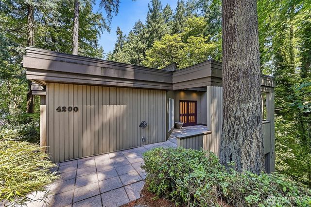 4200 W Lake Sammamish Parkway SE, Bellevue, WA 98008