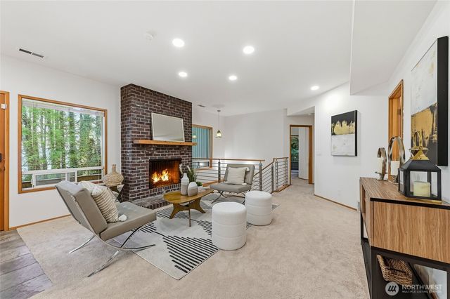 4200 W Lake Sammamish Parkway SE, Bellevue, WA 98008