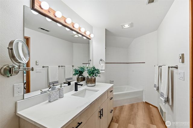 4200 W Lake Sammamish Parkway SE, Bellevue, WA 98008