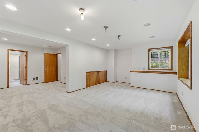 4200 W Lake Sammamish Parkway SE, Bellevue, WA 98008