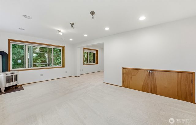 4200 W Lake Sammamish Parkway SE, Bellevue, WA 98008