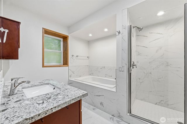 4200 W Lake Sammamish Parkway SE, Bellevue, WA 98008