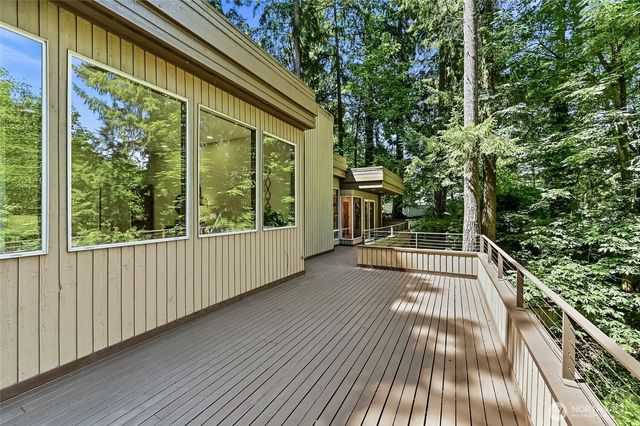 4200 W Lake Sammamish Parkway SE, Bellevue, WA 98008