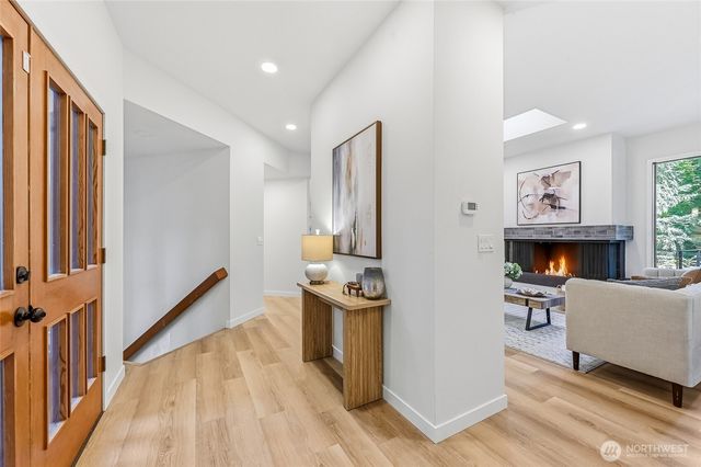 4200 W Lake Sammamish Parkway SE, Bellevue, WA 98008