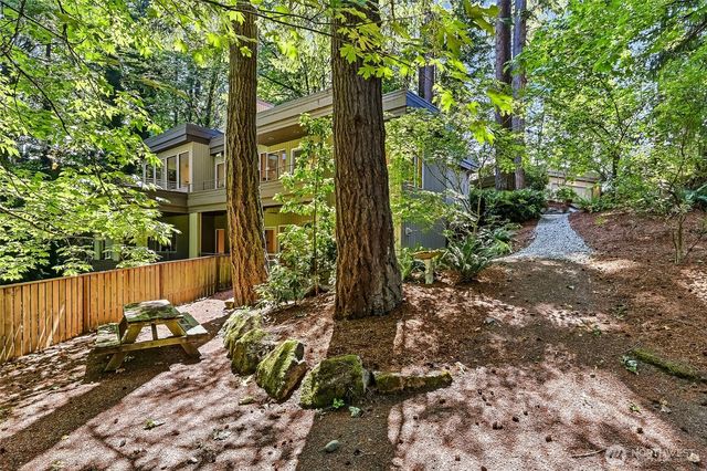 4200 W Lake Sammamish Parkway SE, Bellevue, WA 98008