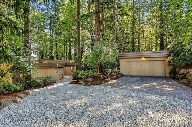 4200 W Lake Sammamish Parkway SE, Bellevue, WA 98008