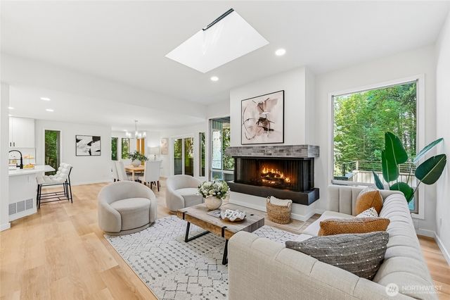 4200 W Lake Sammamish Parkway SE, Bellevue, WA 98008