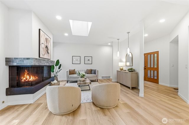 4200 W Lake Sammamish Parkway SE, Bellevue, WA 98008
