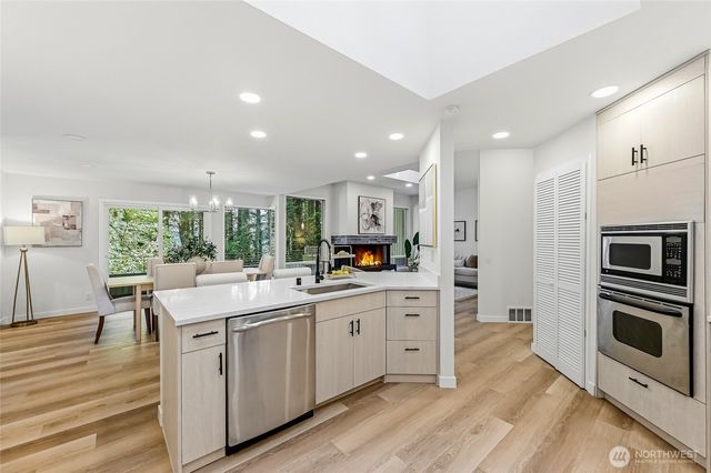 4200 W Lake Sammamish Parkway SE, Bellevue, WA 98008