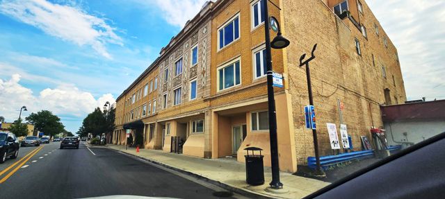 6337 Roosevelt Road 101, Berwyn, IL 60402