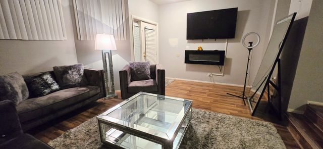 6337 Roosevelt Road 101, Berwyn, IL 60402