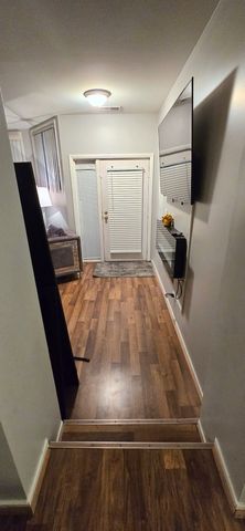 6337 Roosevelt Road 101, Berwyn, IL 60402