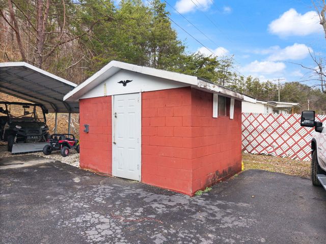 4063 Falcon Road, Salyersville, KY 41465