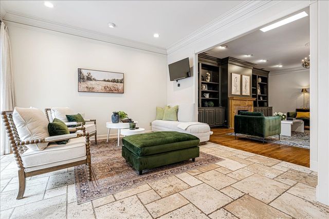 335 N RIVER OAKS DR, Memphis, TN 38120