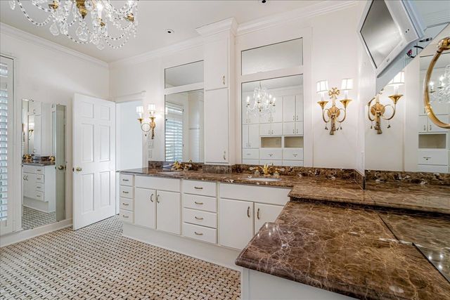 335 N RIVER OAKS DR, Memphis, TN 38120