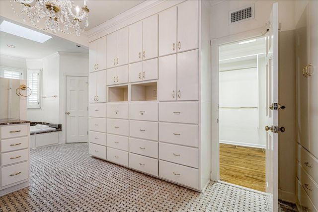 335 N RIVER OAKS DR, Memphis, TN 38120