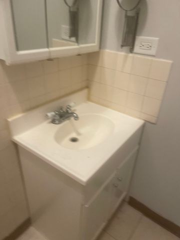 3248 N Clark Street 3F, Chicago, IL 60657