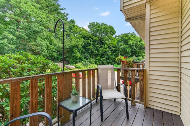 24 Stonegate Lane, Derry, NH 03038