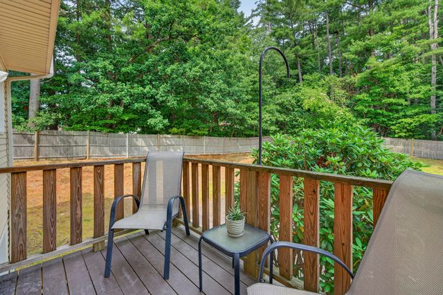 24 Stonegate Lane, Derry, NH 03038