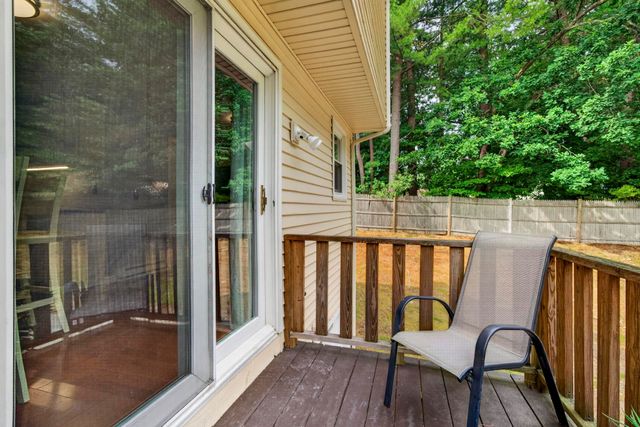 24 Stonegate Lane, Derry, NH 03038