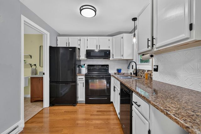24 Stonegate Lane, Derry, NH 03038