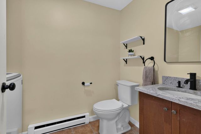 24 Stonegate Lane, Derry, NH 03038