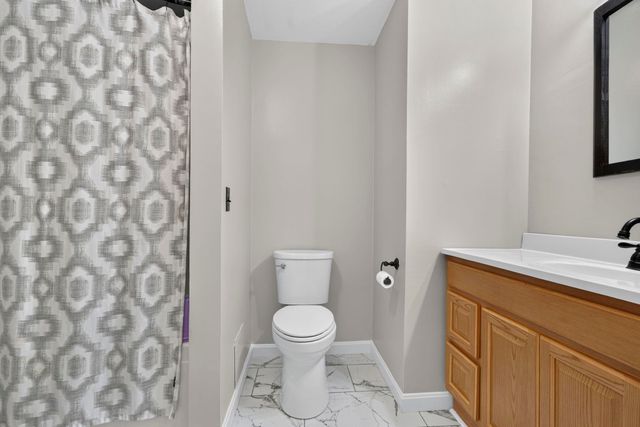 24 Stonegate Lane, Derry, NH 03038