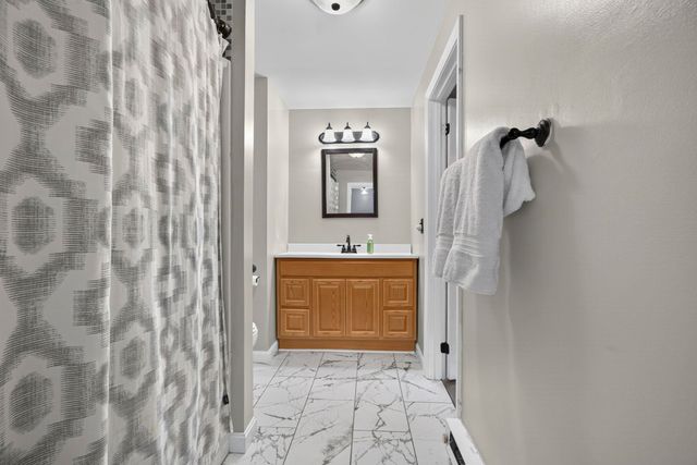 24 Stonegate Lane, Derry, NH 03038