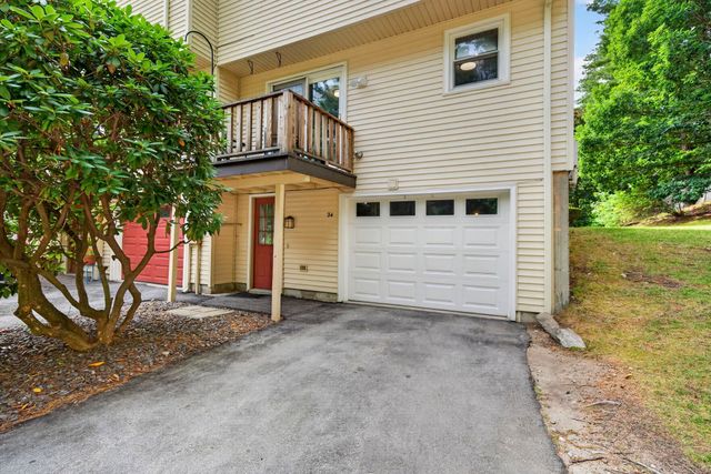 24 Stonegate Lane, Derry, NH 03038