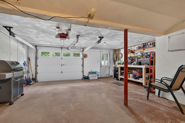 24 Stonegate Lane, Derry, NH 03038