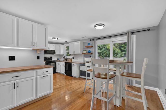 24 Stonegate Lane, Derry, NH 03038